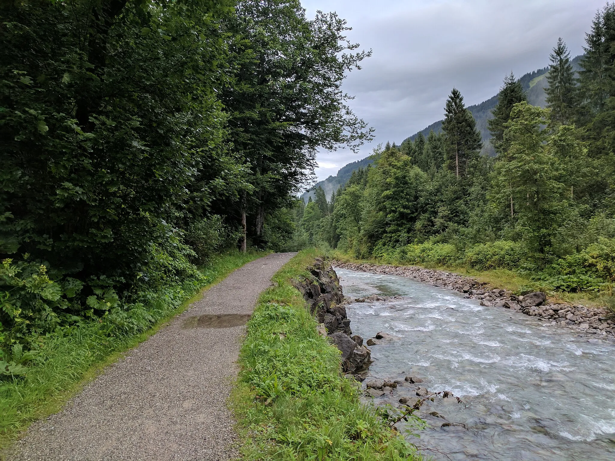 Photo showing: Breitachweg auf Höhe Mittelberg, Ortsteil Höfle