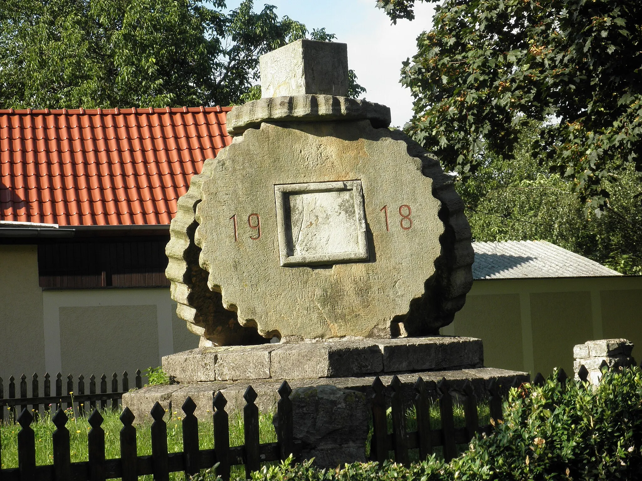 Photo showing: War Memorial in Utzberg in Thuringia