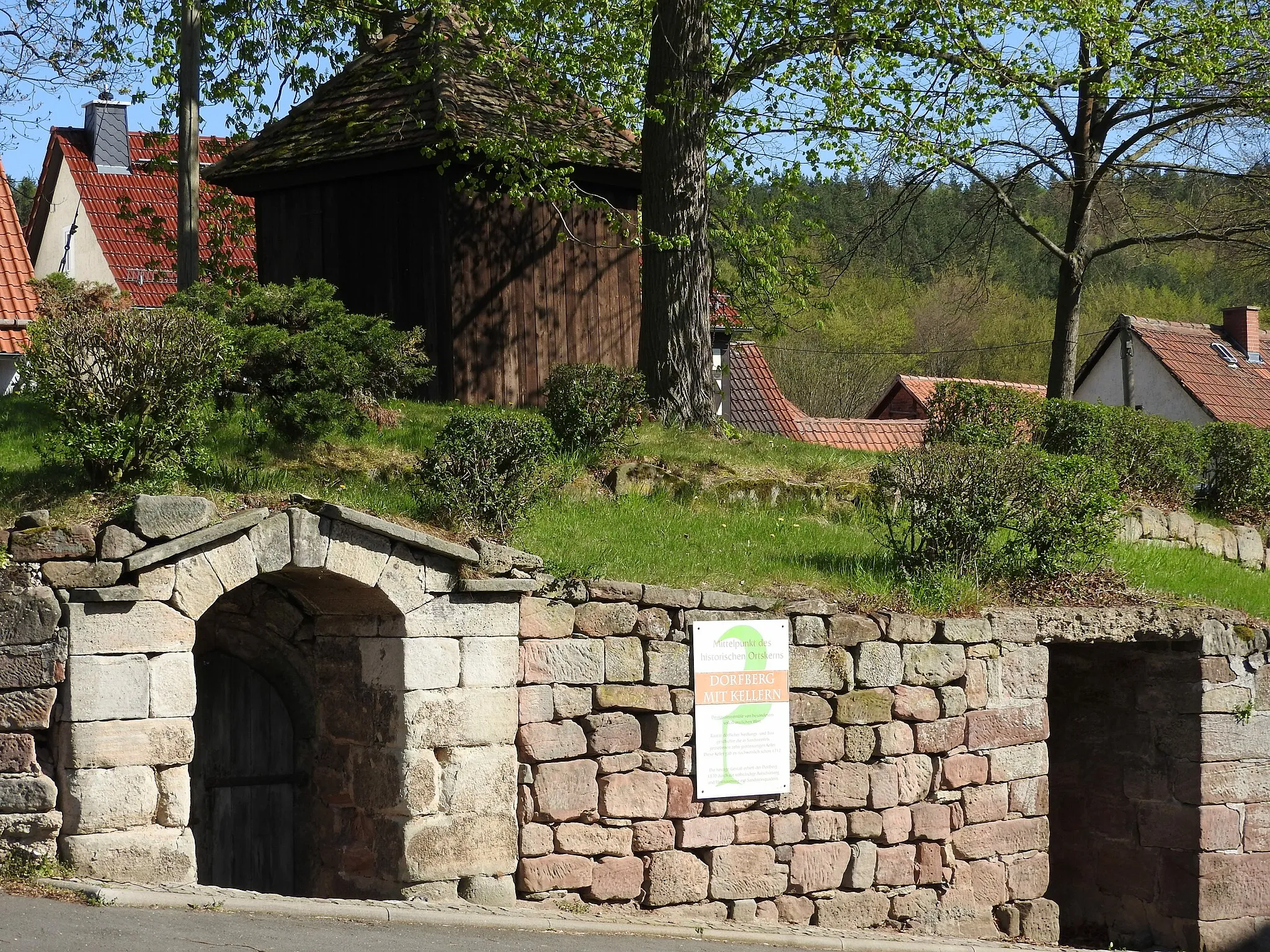 Photo showing: Dorfberg mit Kellern in Großbockedra in Thüringen