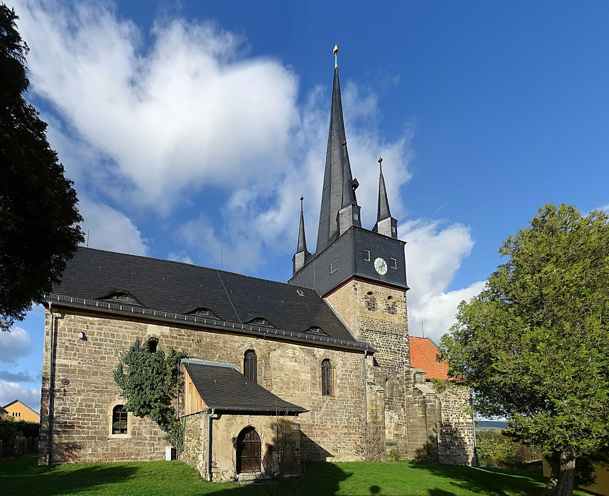 Photo showing: Kirche St. Simon und Juda Neunhofen von Süden