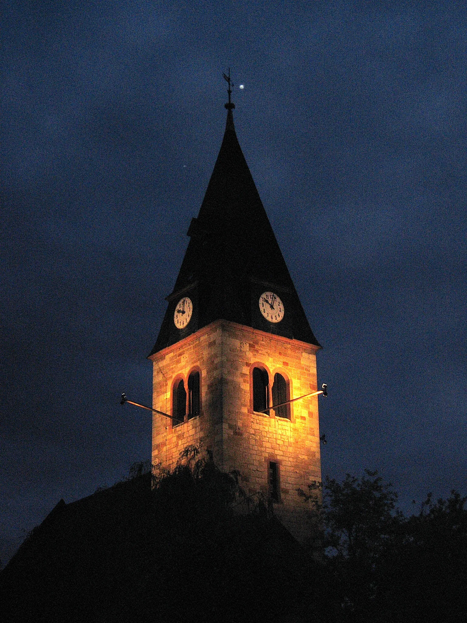 Photo showing: Kirche St. Cruscis bei Nacht in Thalebra