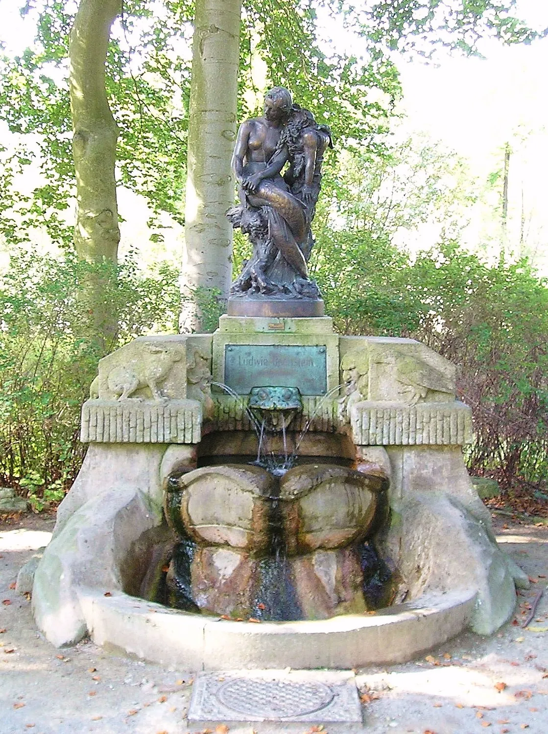 Photo showing: Bechsteinbrunnen in Meiningen