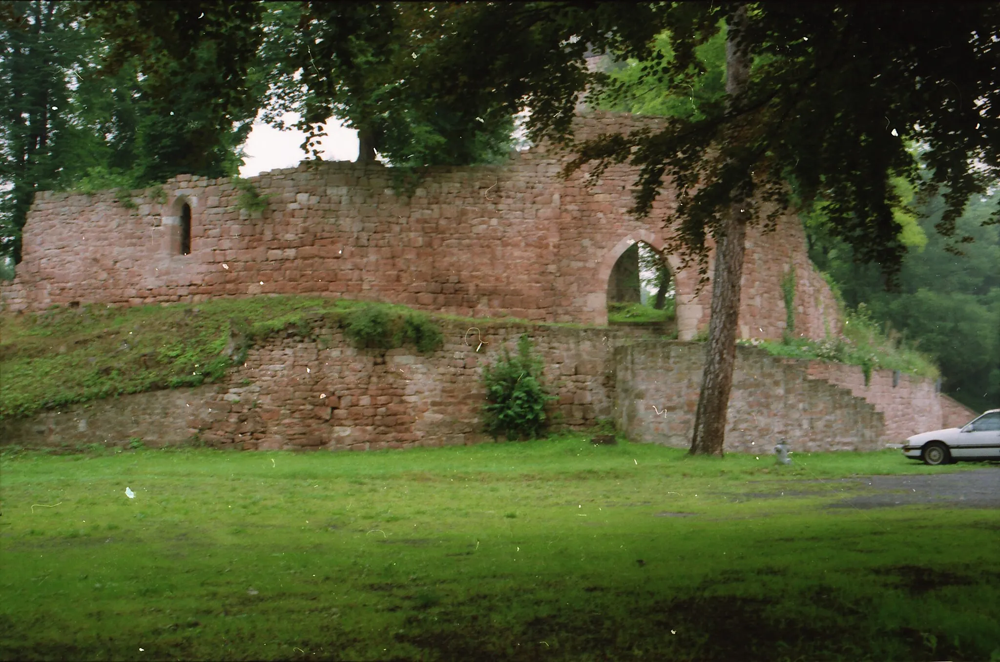 Photo showing: Die Burgruine Maienluft in Wasungen.