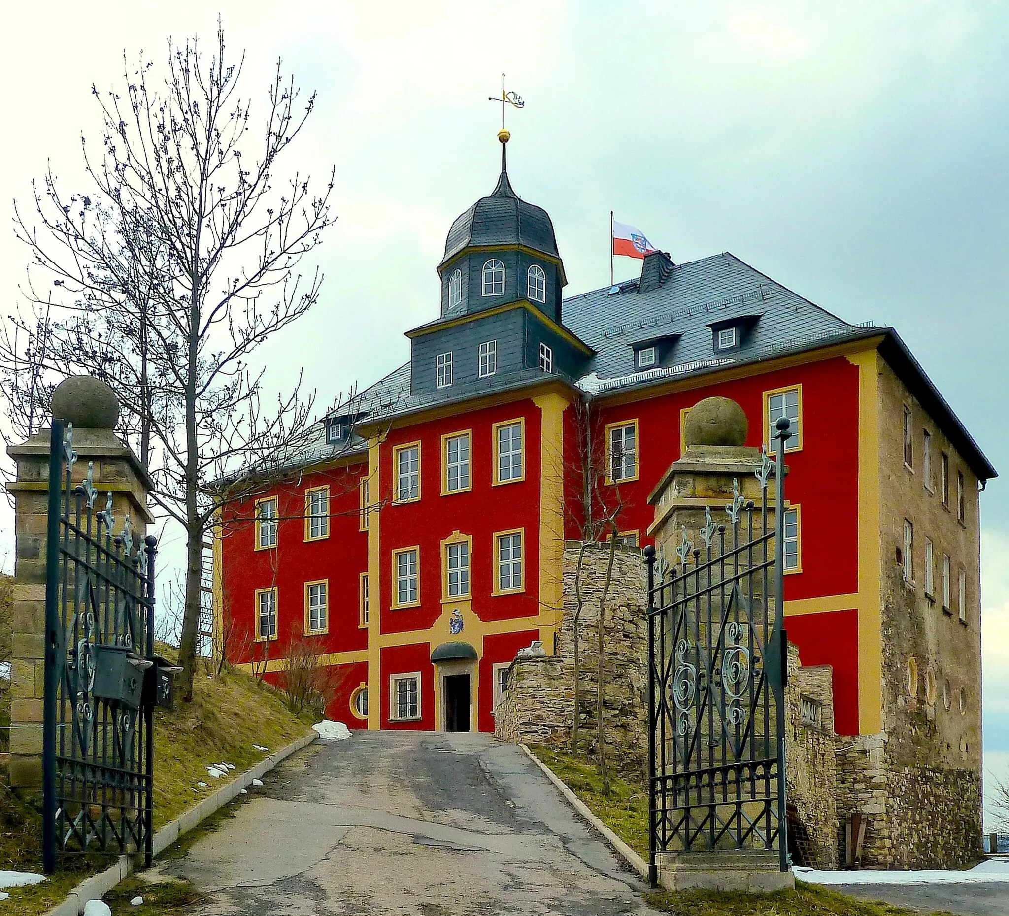 Photo showing: Schloss Brandenstein: Frontansicht im April 2013