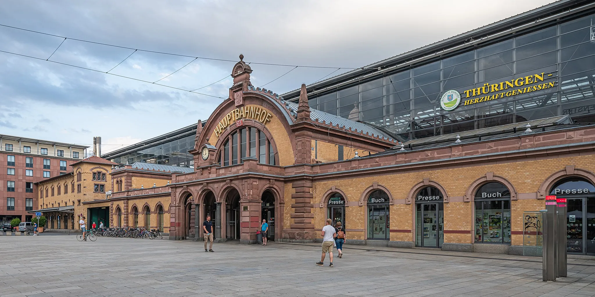 Photo showing: Main railway station in Erfurt, Thuringia, Germany