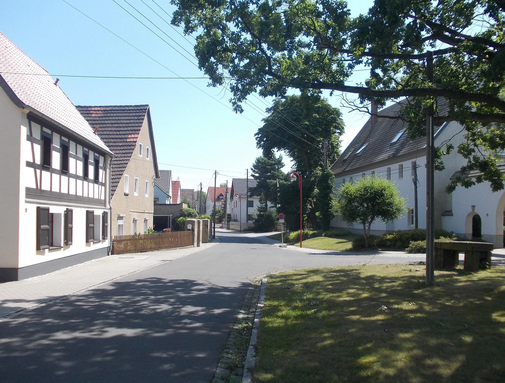 Photo showing: Square in Pflichtendorf (Meuselwitz, Altenburger Land district, Thuringia)