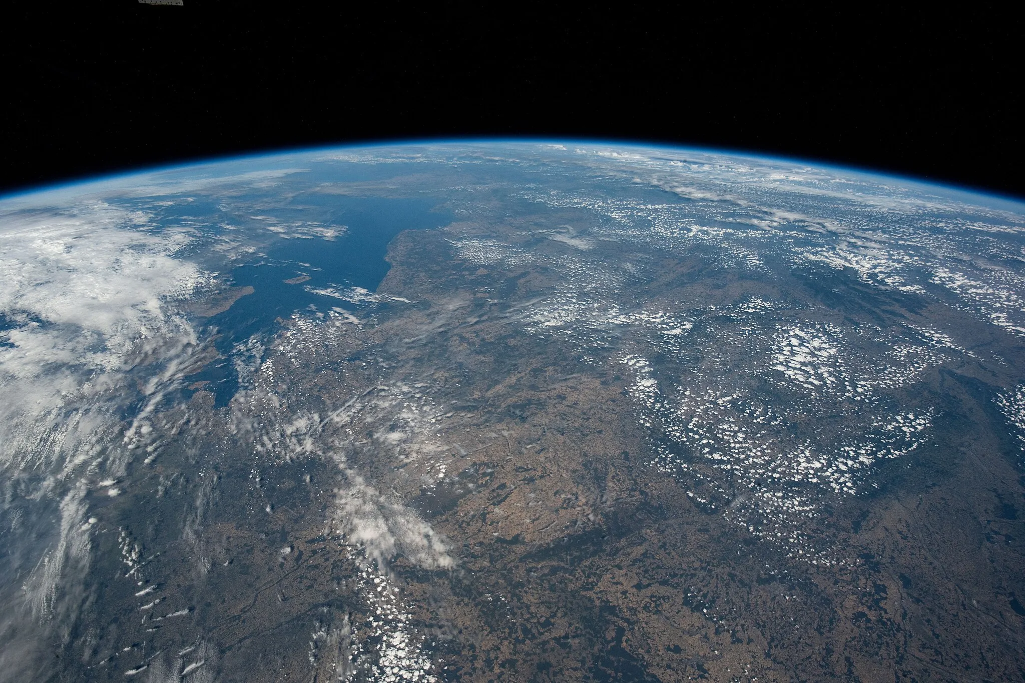 Photo showing: View of Earth taken during ISS Expedition 67.