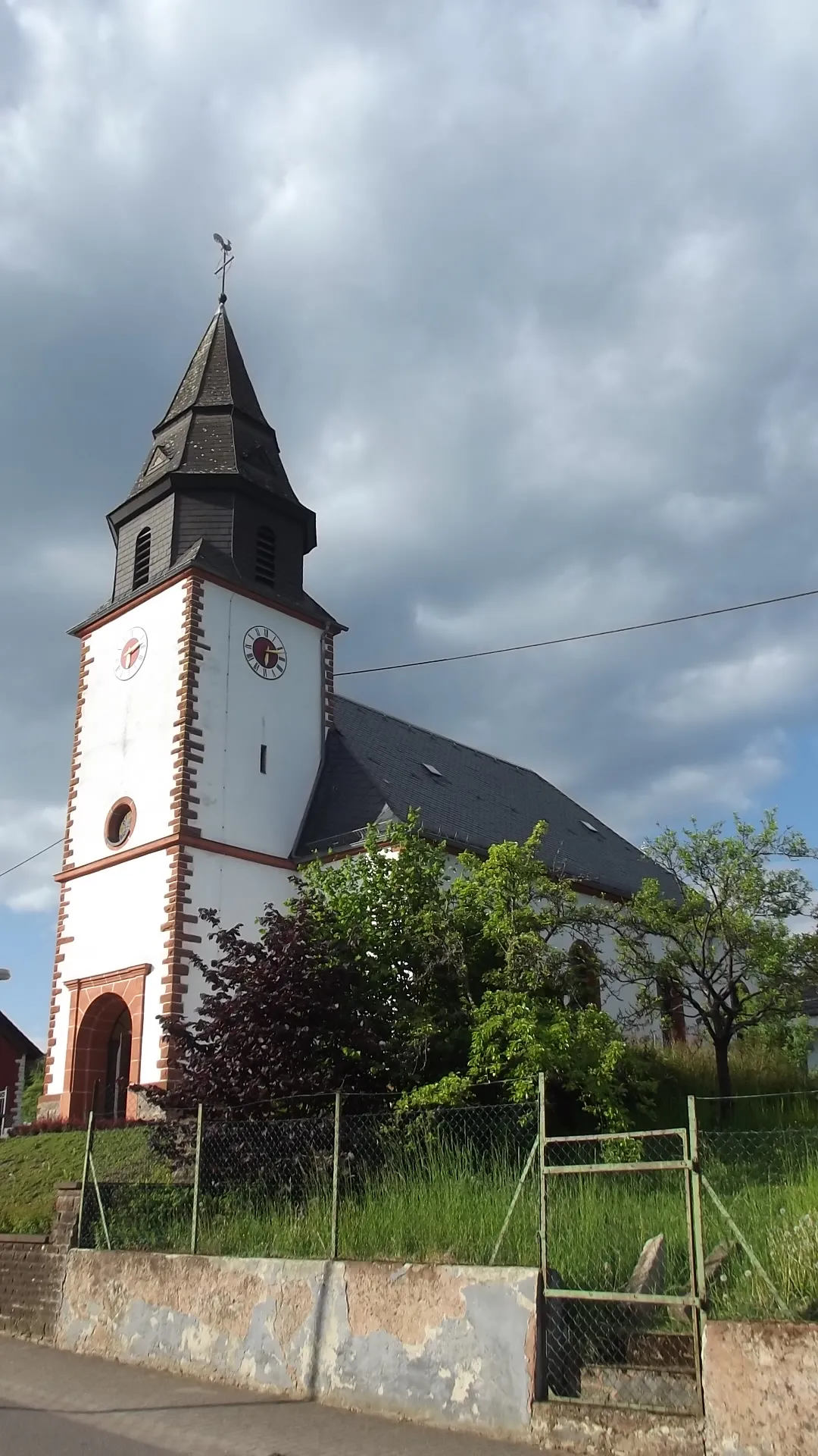 Photo showing: Exterior of the roman catholic church in Bergen, Saarland, Germany