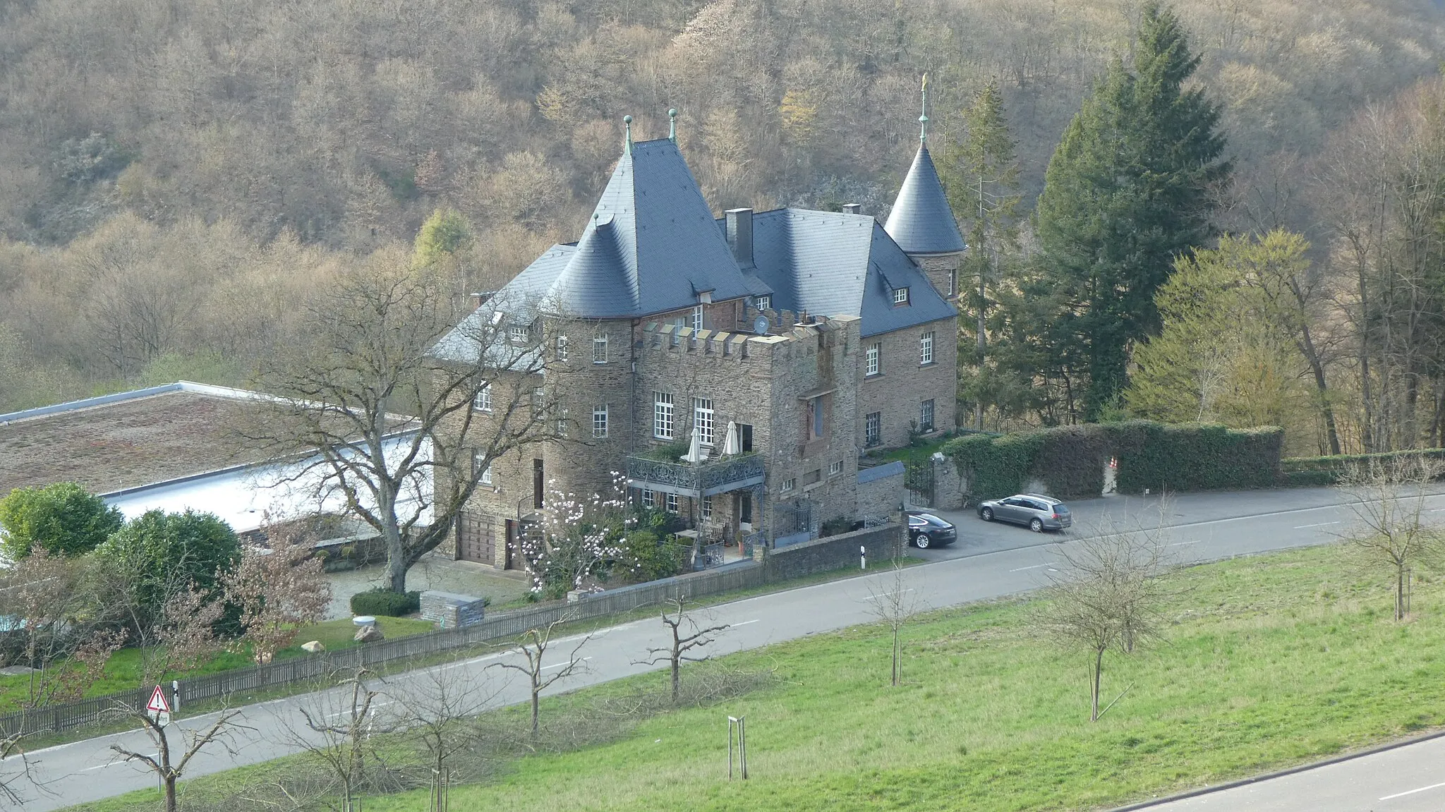 Photo showing: Schloss Marienlay im Tal der Ruwer.