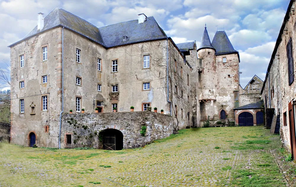 Photo showing: Innenhof der Unterburg der Burg Lissingen vom Fotografen Frank Martini