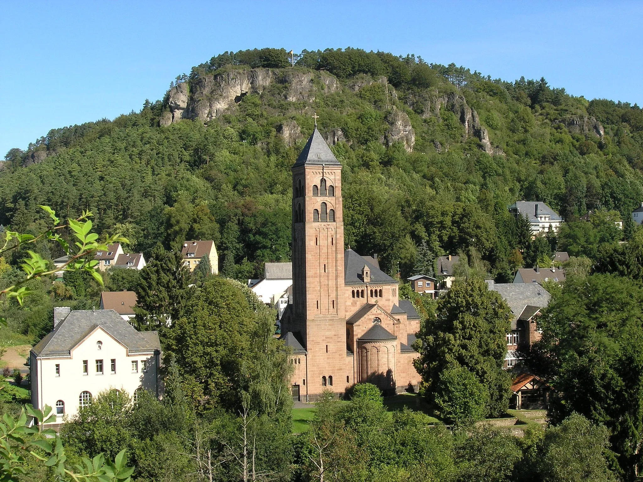 Photo showing: Erlöserkirche Gerolstein mit Munterlay