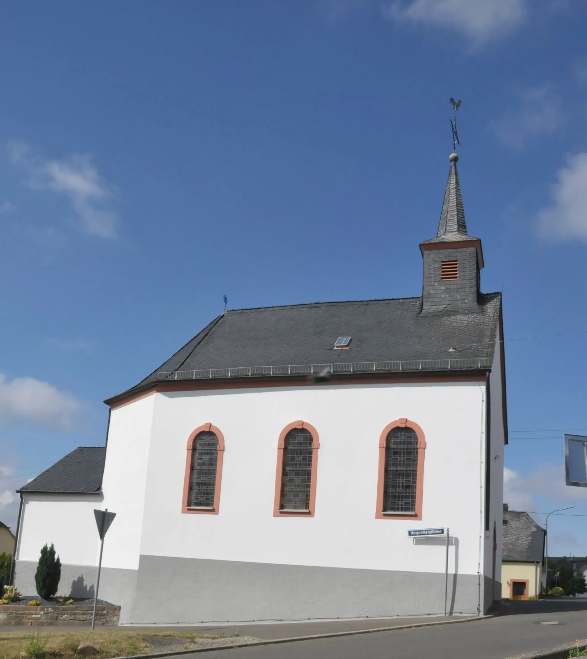 Photo showing: Bonerath, Kirche St. Arnulf und St. Margarethe