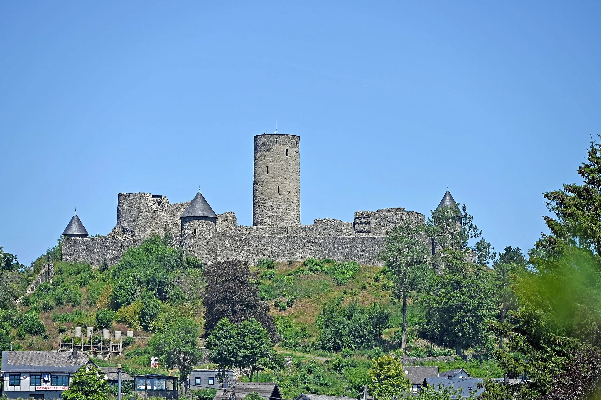 Photo showing: Nürburg (Burg) von Süden