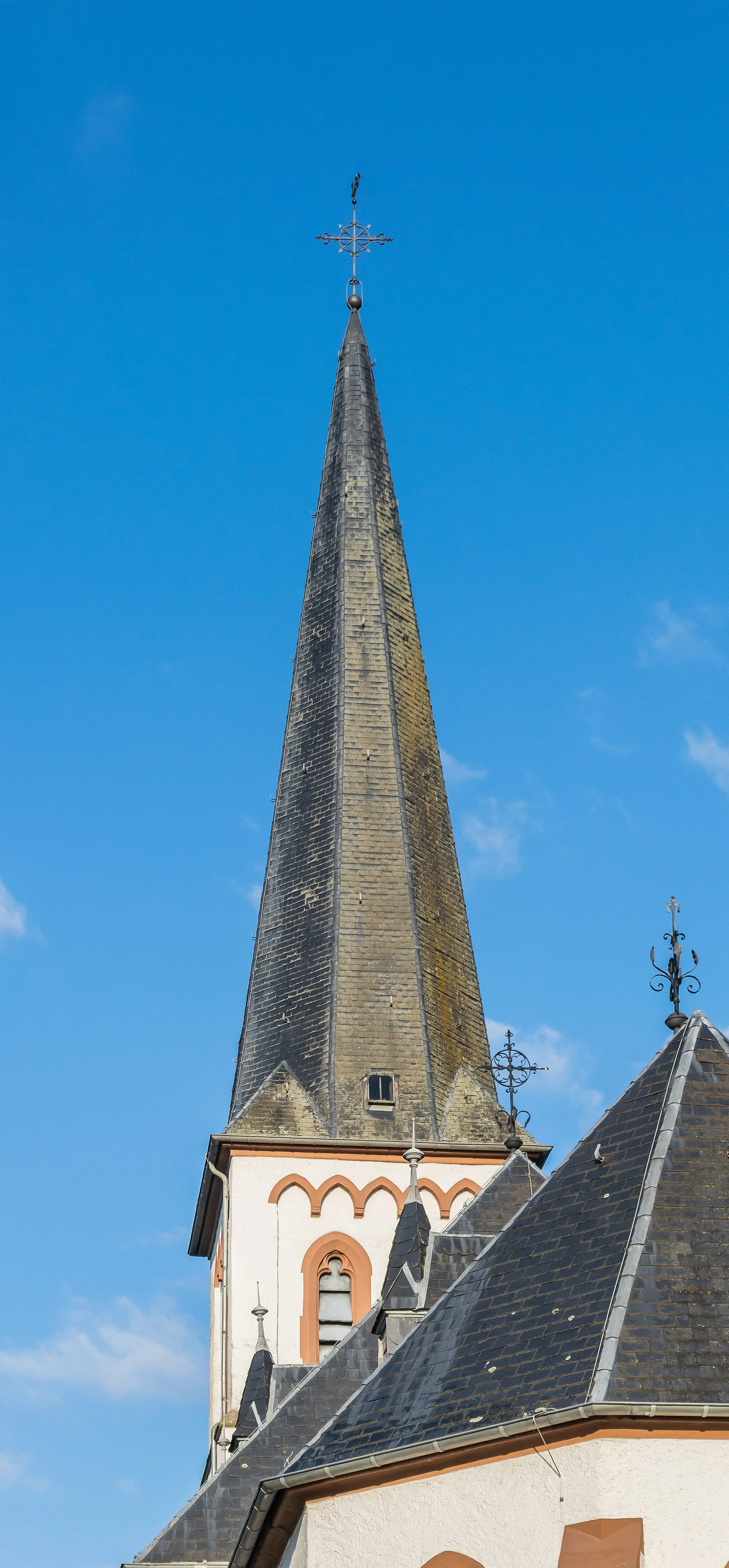 Photo showing: Bell tower of the Saint Peter church in Irrhausen, Rhineland-Palatinate, Germany