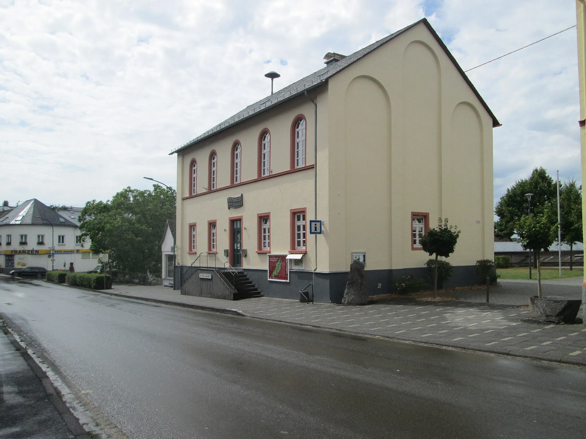 Photo showing: Altes Schulhaus an der Trierer Straße in Lutzerath