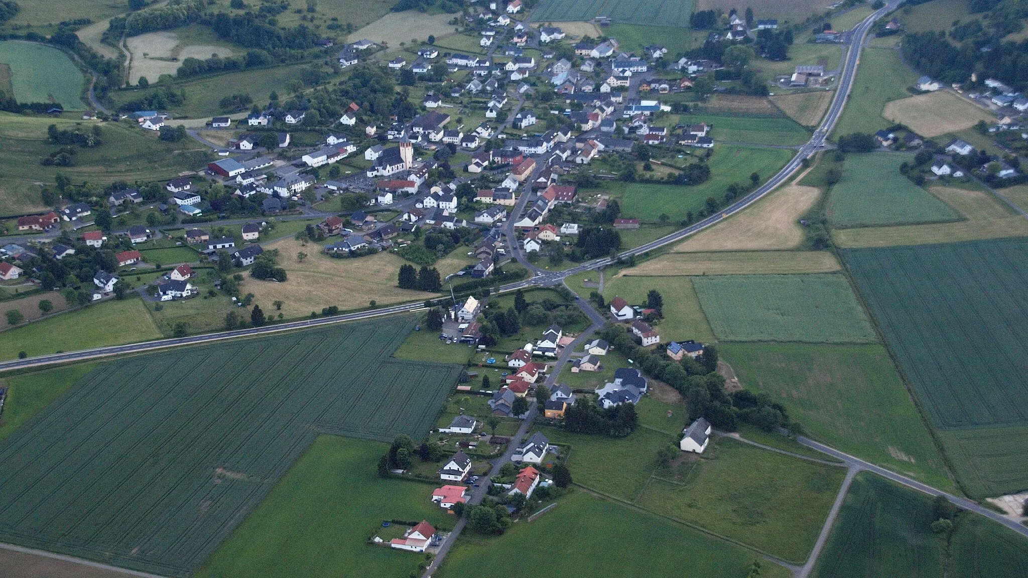 Photo showing: Büdesheim, Luftaufnahme (2015)