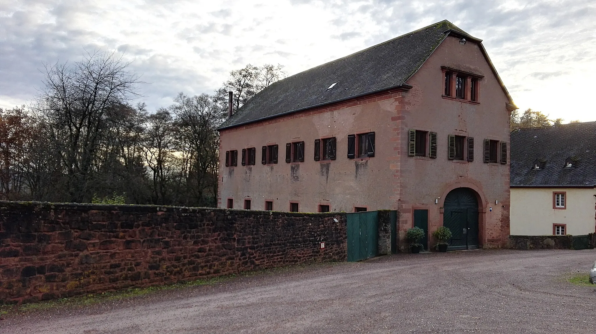 Photo showing: Schloss Föhren, Zehntscheune