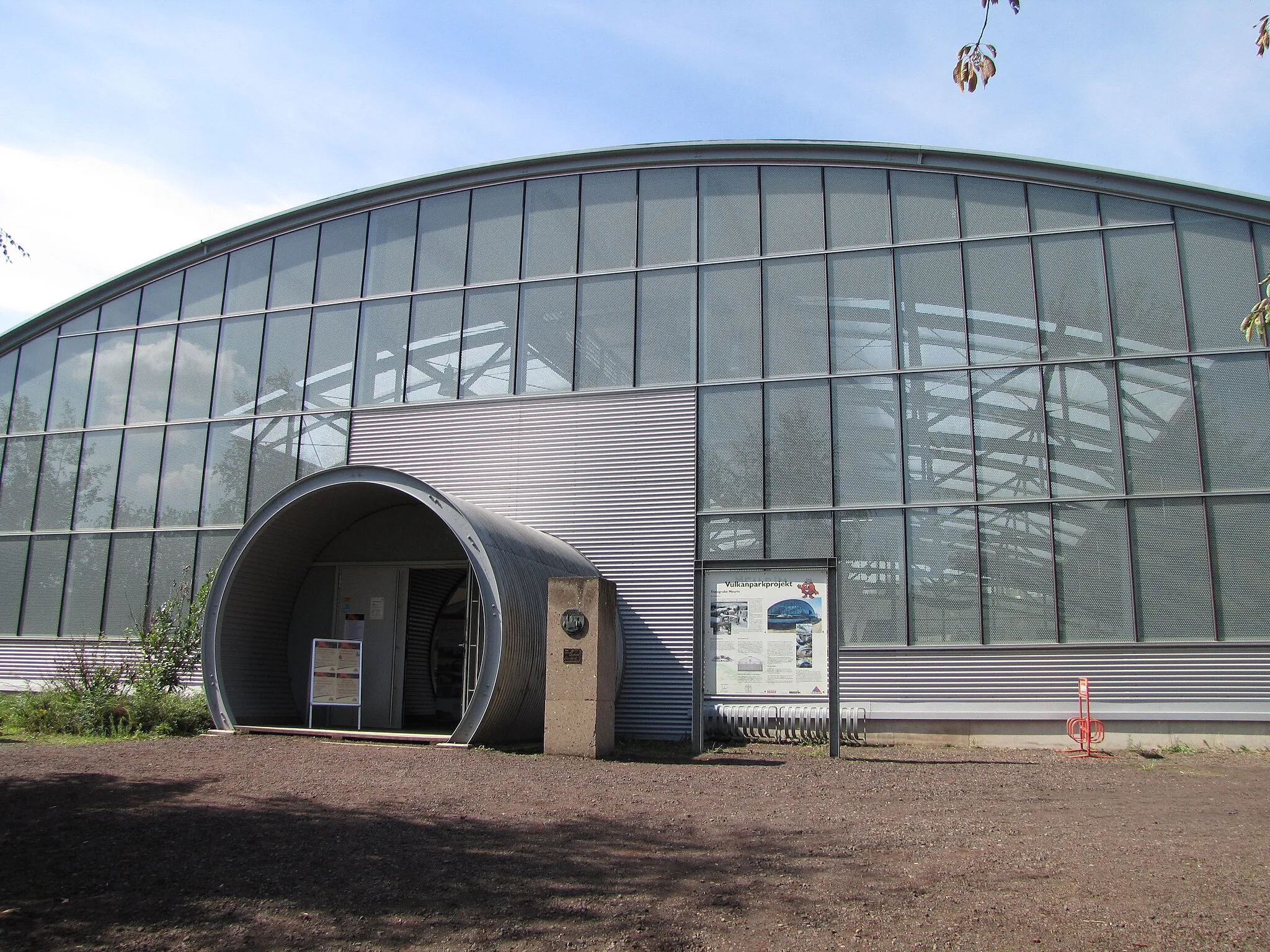 Photo showing: Exterior view of the roman mine nearby Kretz