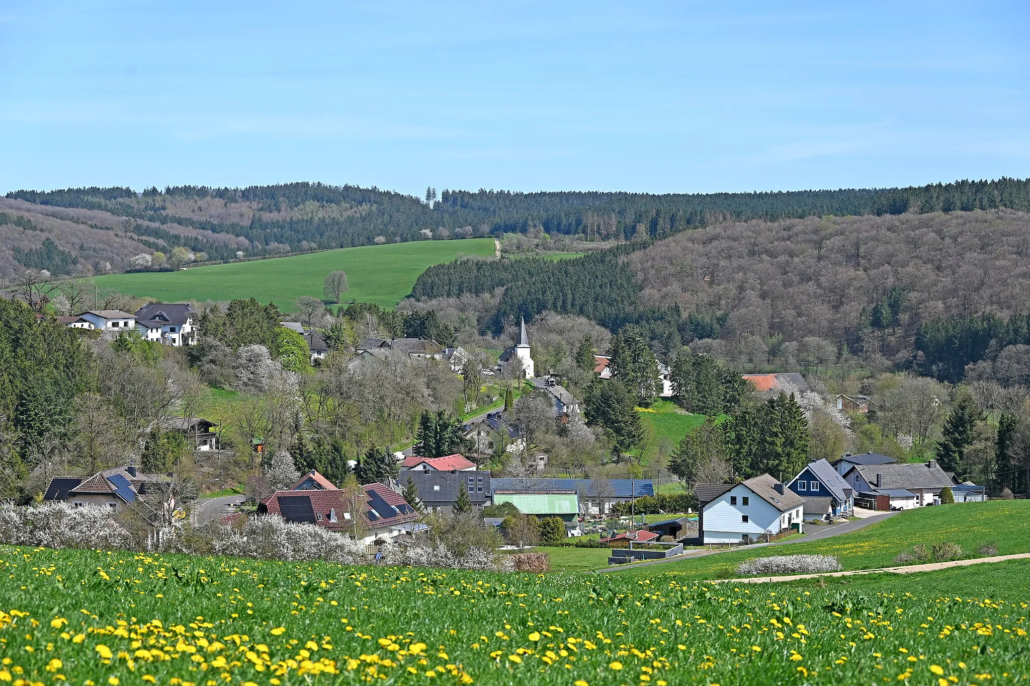 Photo showing: Kleinlangenfeld von Westen