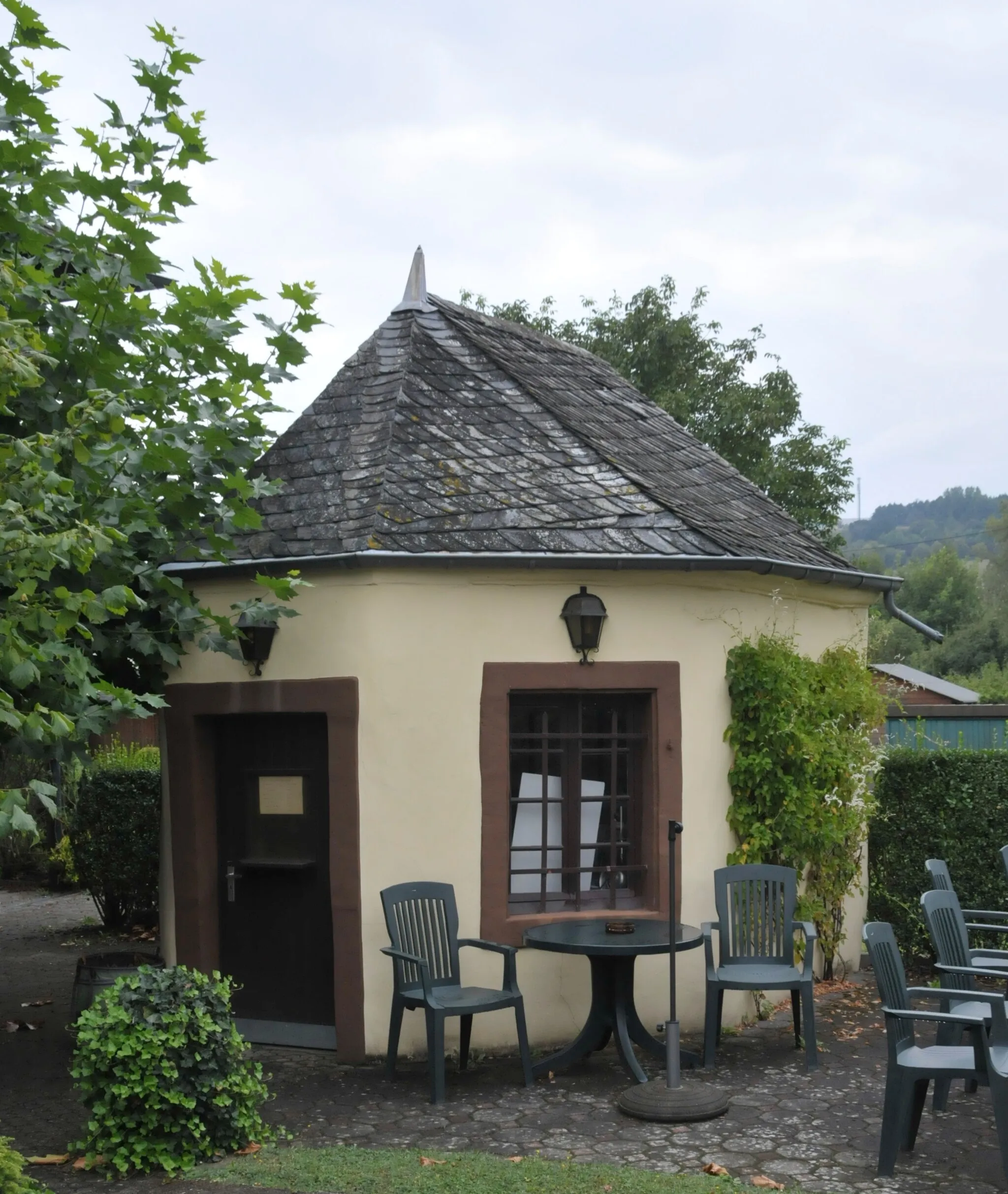 Photo showing: Echternacherbrück, Gartenhäuschen