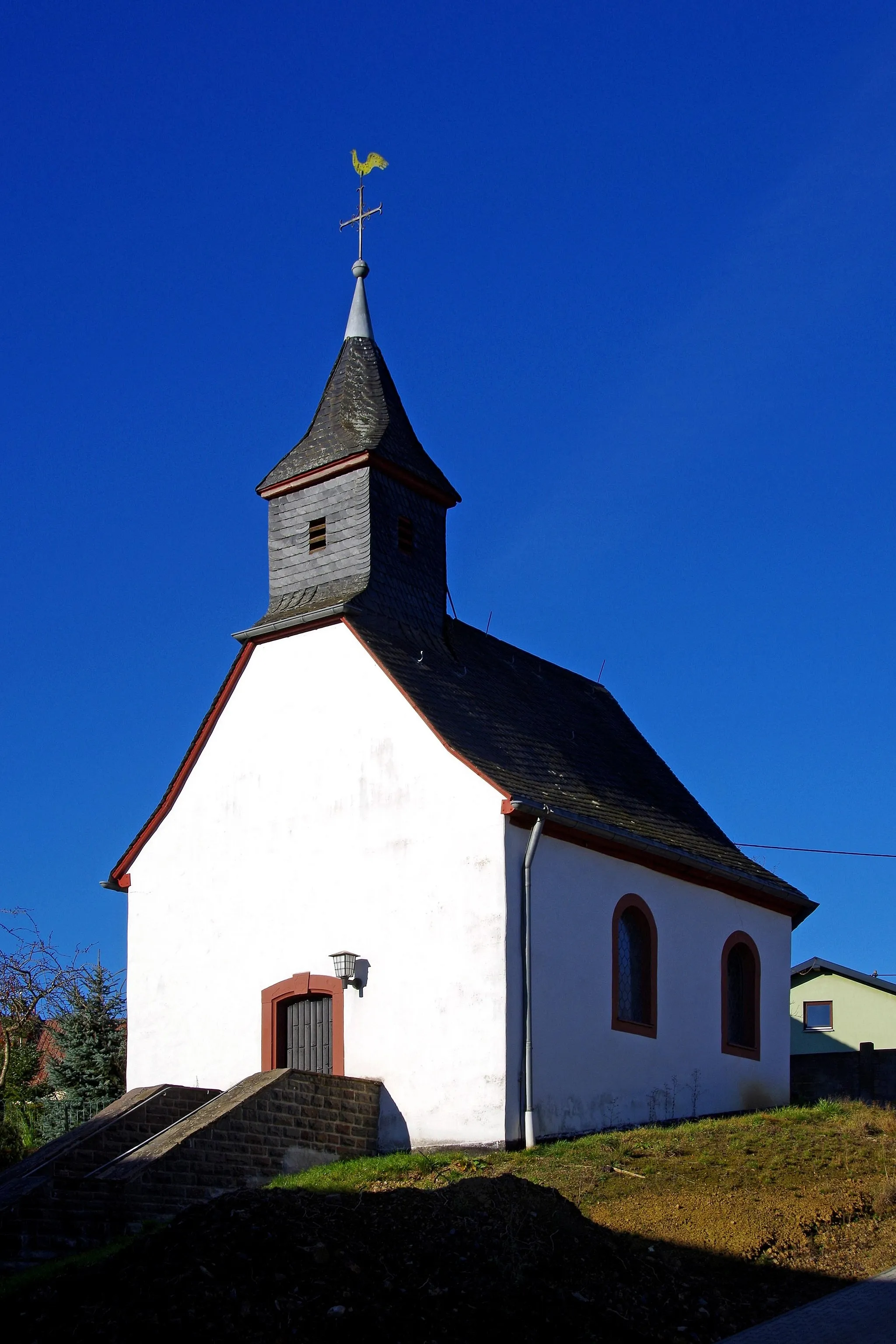 Photo showing: St. Maternus (Kradenbach) von Südosten