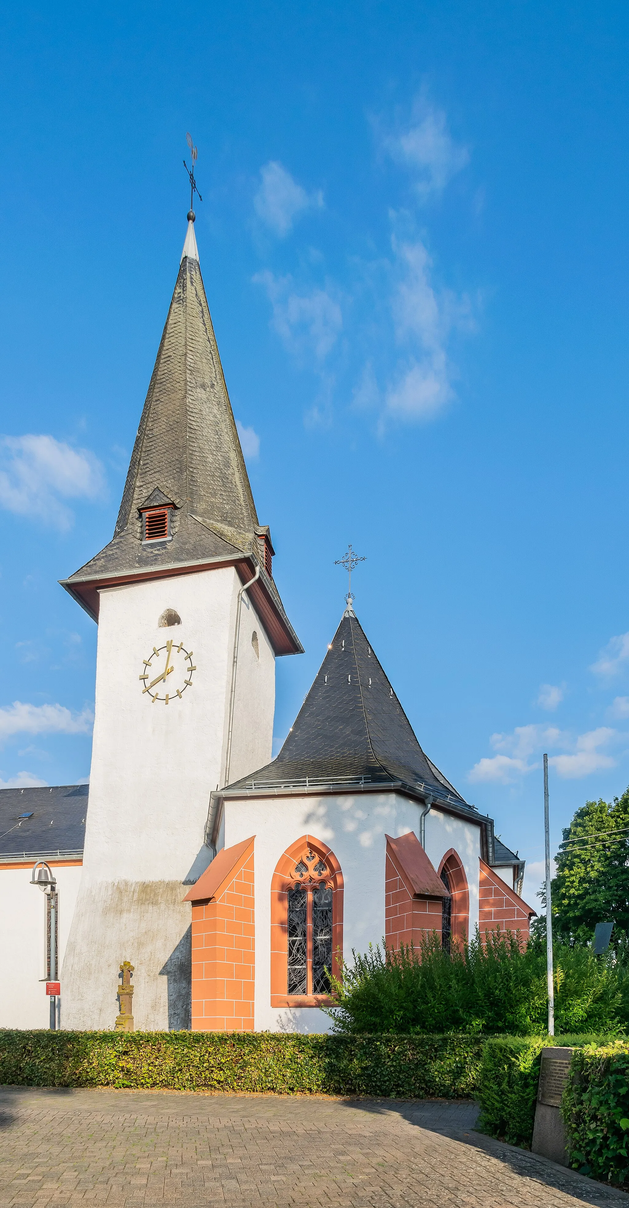 Photo showing: Saint Matthew church in Daleiden, North Rhine-Westphalia, Germany