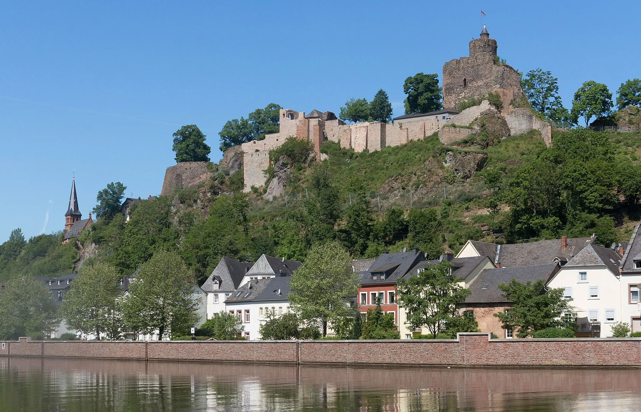 Photo showing: Saarburg, castle: Ober- und Unterstadt