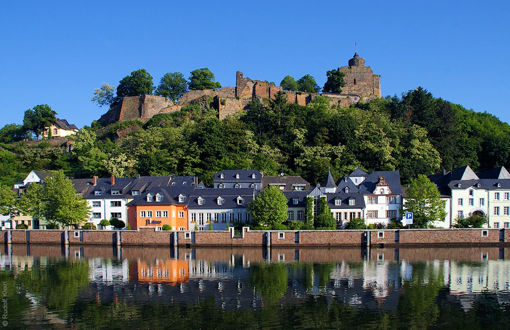 Photo showing: Burgpanorama mit Altstadt Saarburg