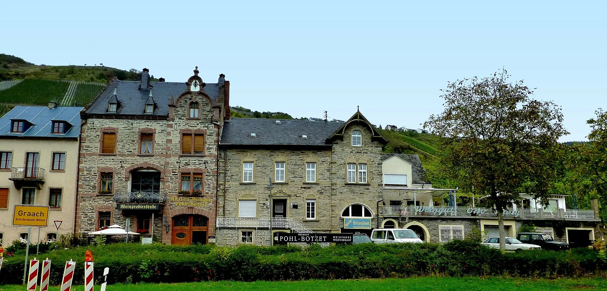 Photo showing: Graach -   Weingut Pohl-Botzet und Weingut Otto Pauly