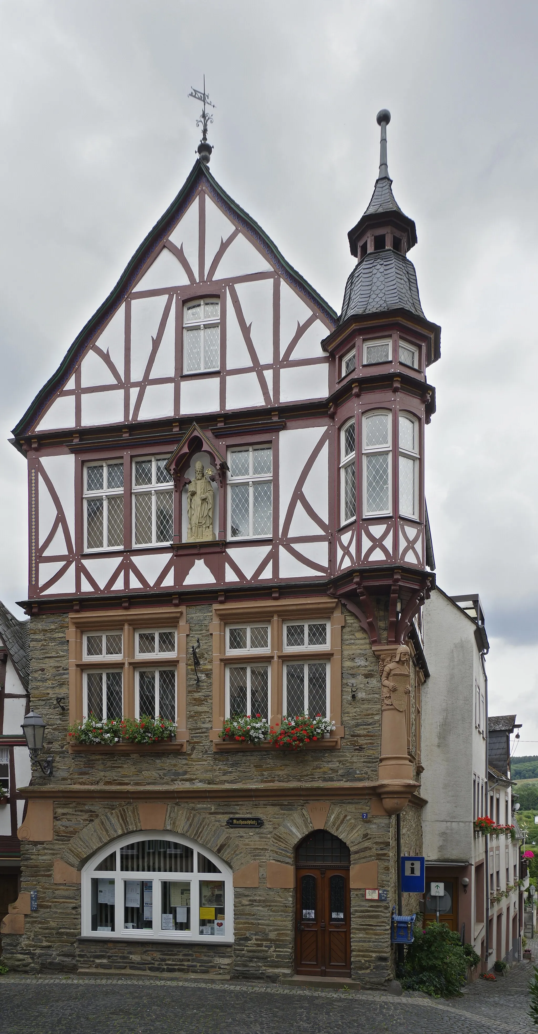 Photo showing: Ürzig, Rathausplatz 7, Tourist-Information