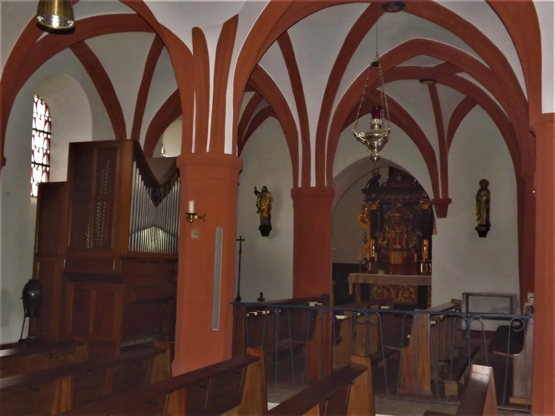 Photo showing: Orgel und Seitenaltar