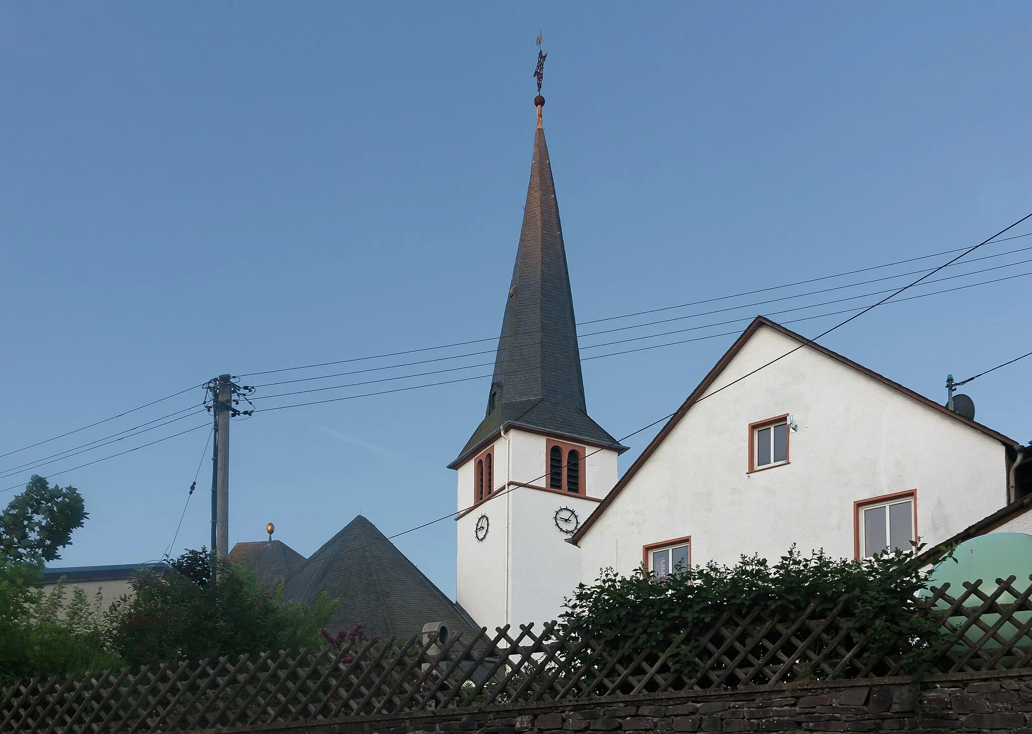 Photo showing: Manderscheid, churchtower (die Katholische Pfarrkirche Sankt Hubertus)