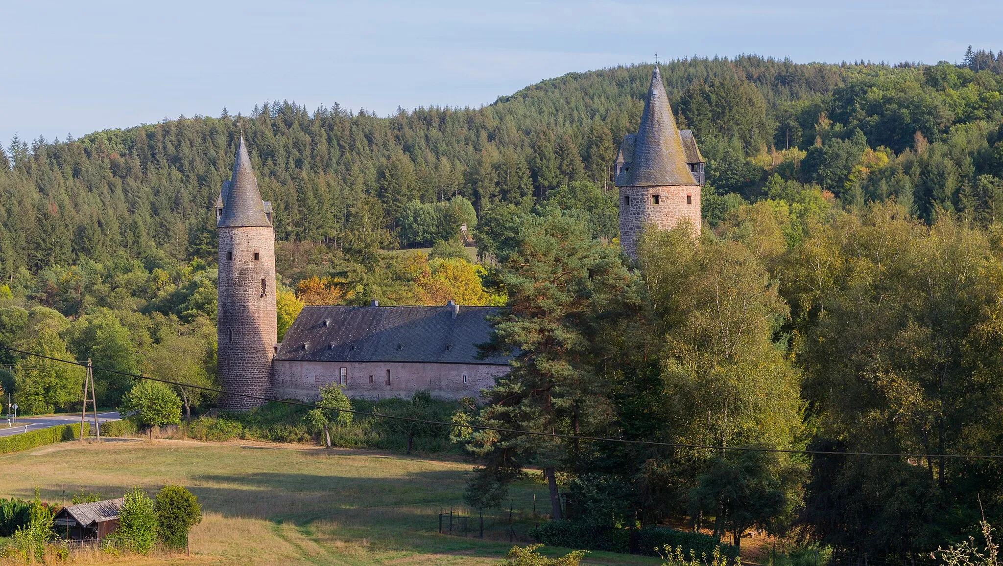 Photo showing: Bruch Castle (Burg Bruch), a listed (former) water castle in Bruch, Landkreis Bernkastel-Wittlich, Rhineland-Palatinate, Germany.