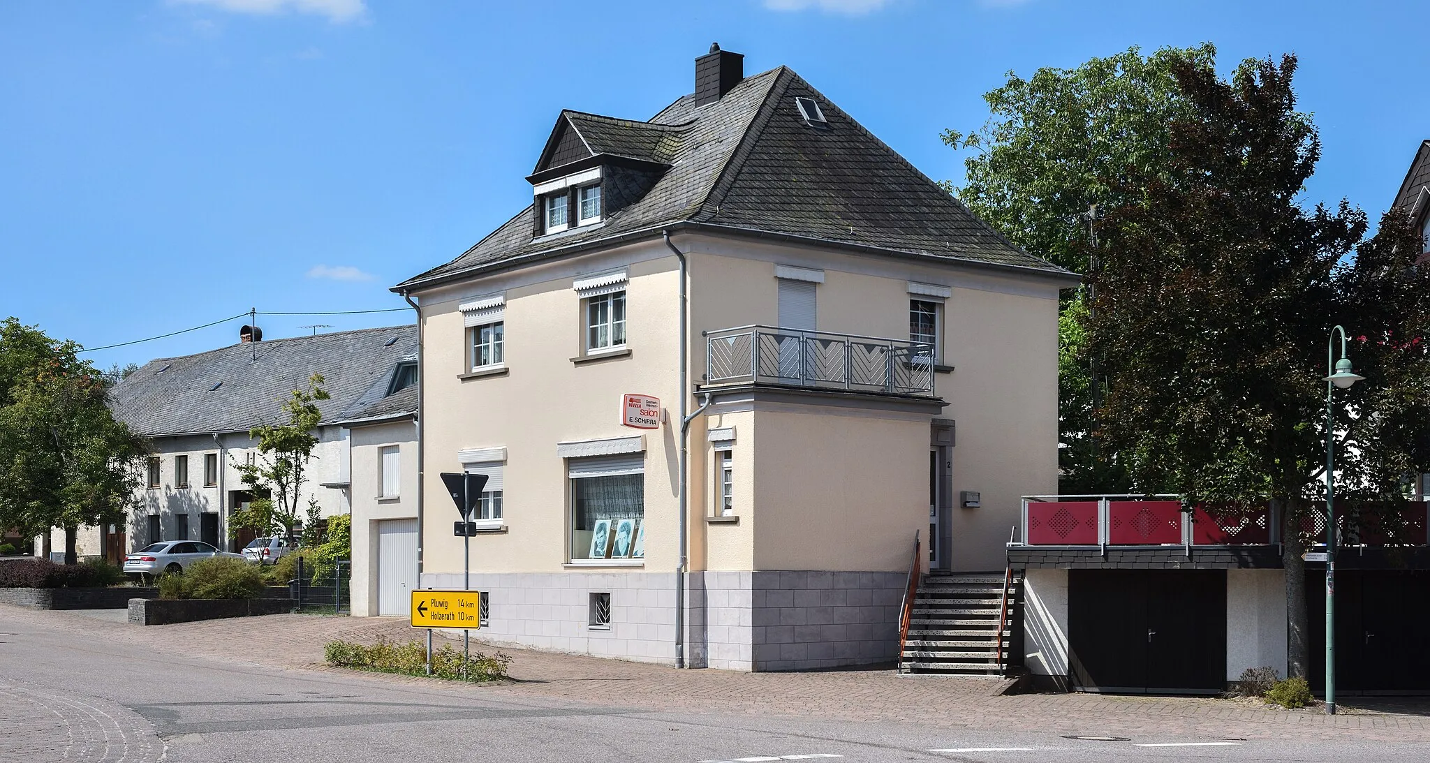 Photo showing: Hair salon in Reinsfeld, Rhineland-Palatinate, Germany.