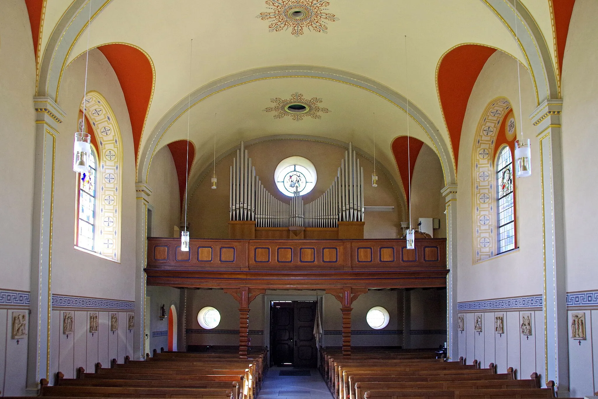 Photo showing: St. Agatha (Bongard), Blick durchs Kirchenschiff zur Orgelempore