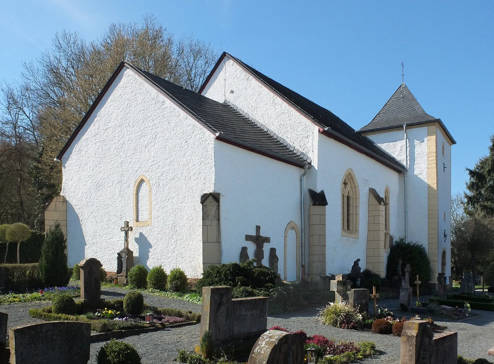 Photo showing: Former parish chuch St. Bartholomäus in Meckel, Germany (northeast view).