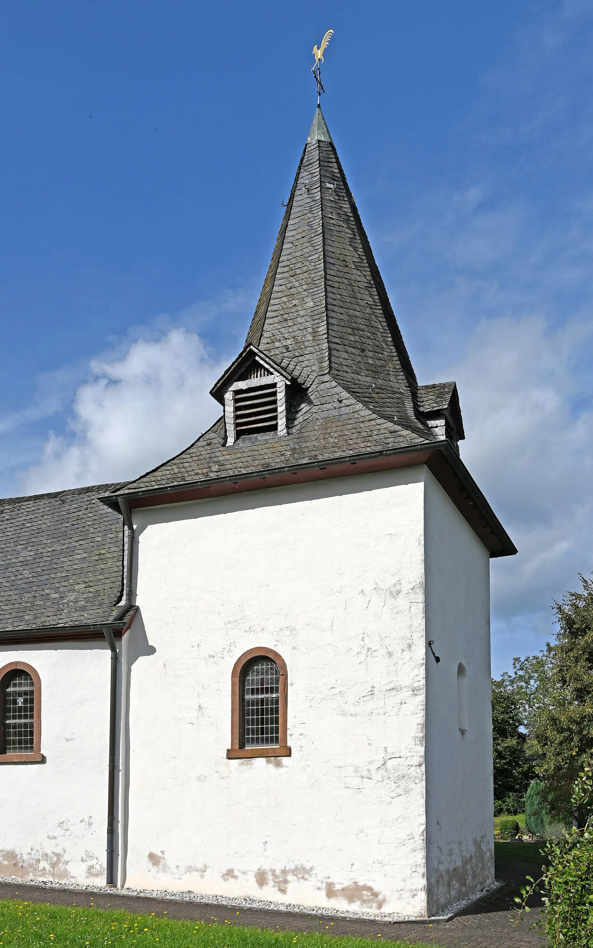 Photo showing: Immerath, Kirchweg 1, Friedhofskapelle,  ehemalige katholische Filialkirche St. Wendelin, Ostturm, wohl aus dem 16. Jahrhundert