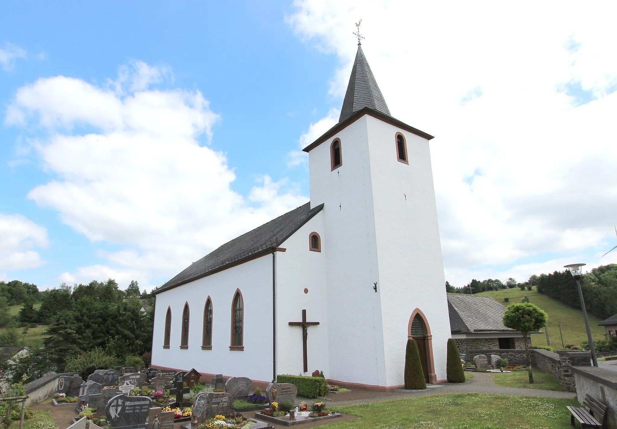 Photo showing: 54597 Ormont, Kirchweg 1. Neugotischer Saalbau, 1850. Aufnahme von 2017.