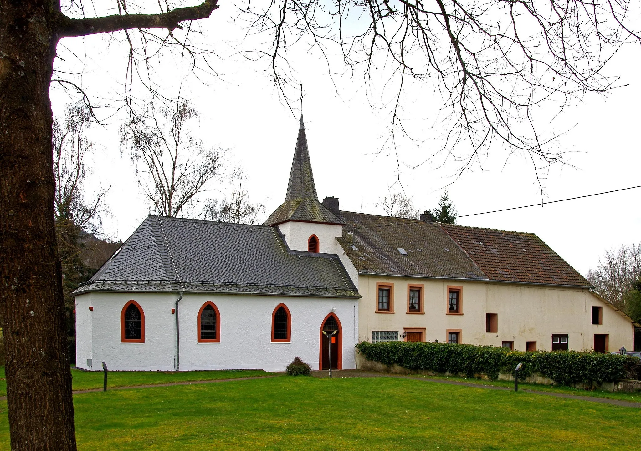 Photo showing: St. Bartholomäus (Watzerath), Spätgotische Kapelle mit angebautem Frühmessehaus