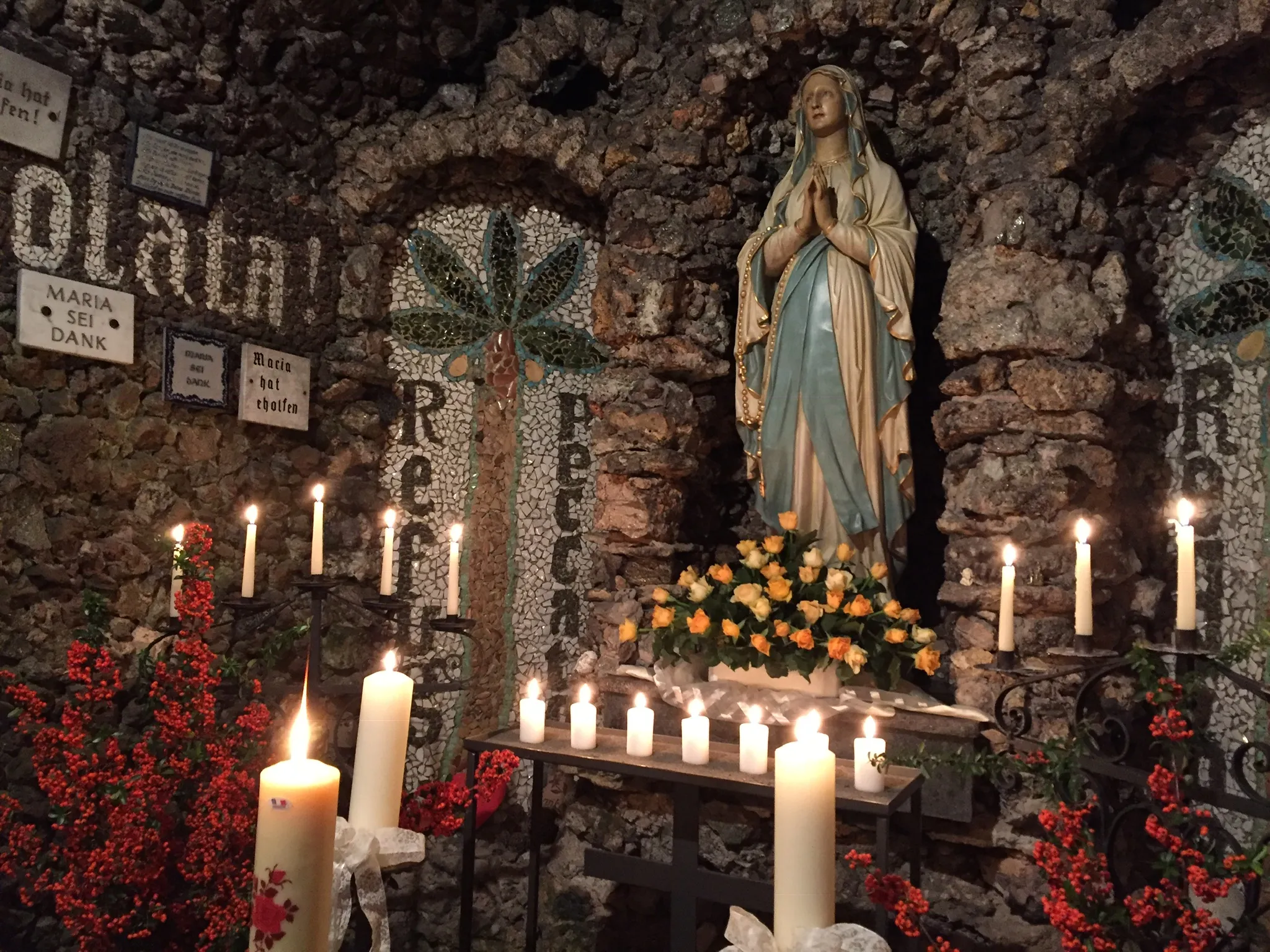 Photo showing: Marienstatue der Lourdesgrotte in Beilingen