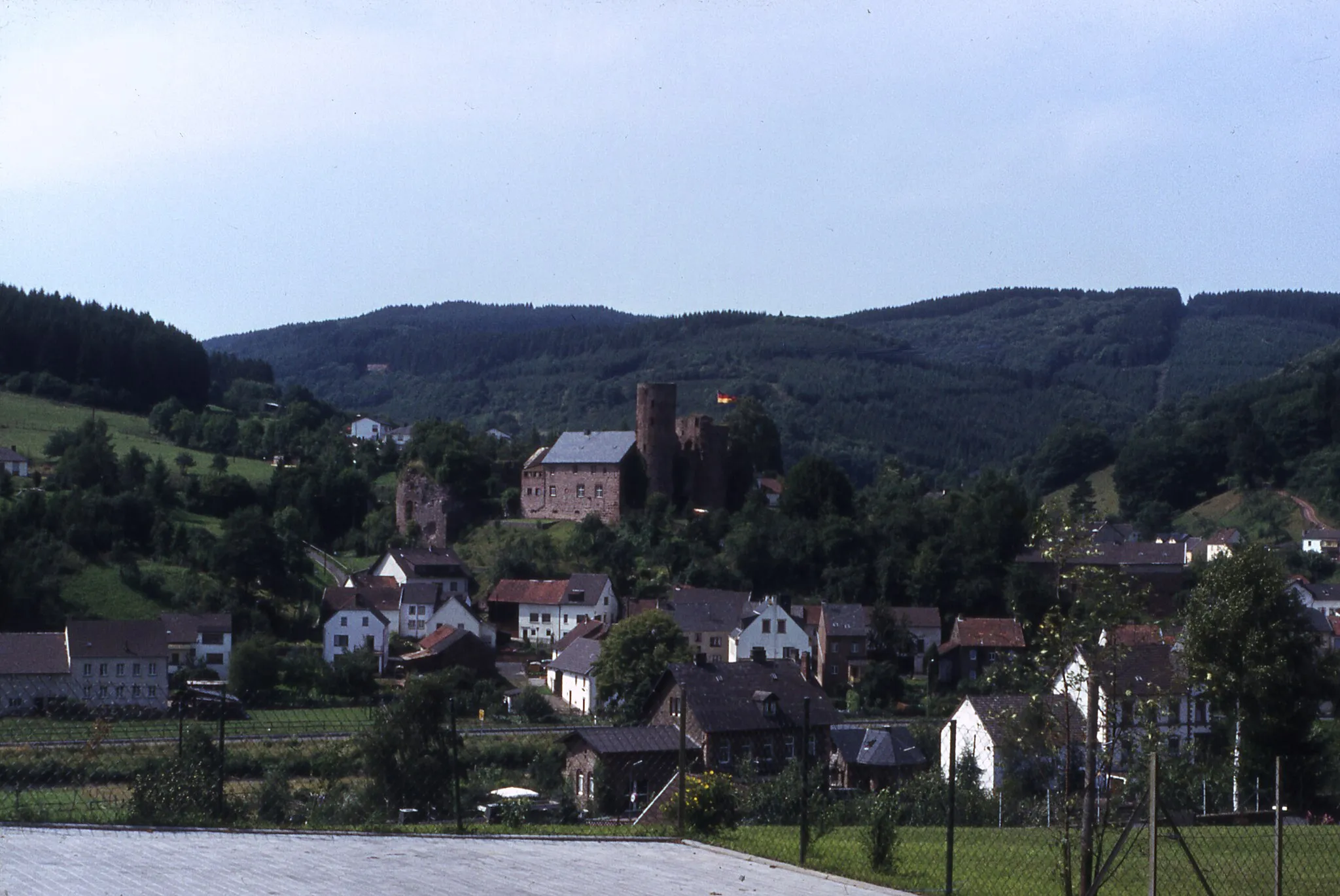 Photo showing: Mürlenbach, wahrscheinlich 80er Jahre.

Gescanntes Dia