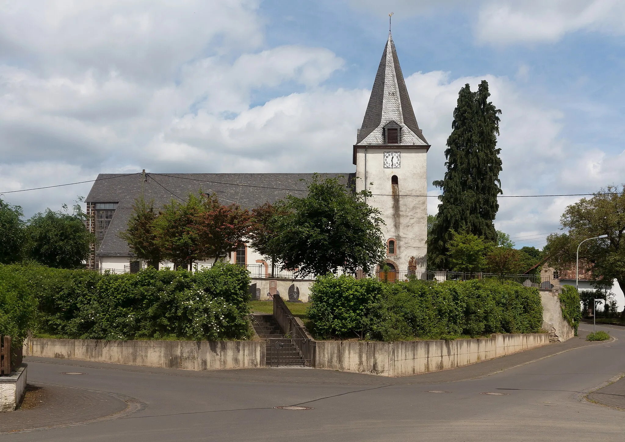 Photo showing: Strotzbüsch, church: die Katholische Pfarrkirche Sankt Vinzenzius