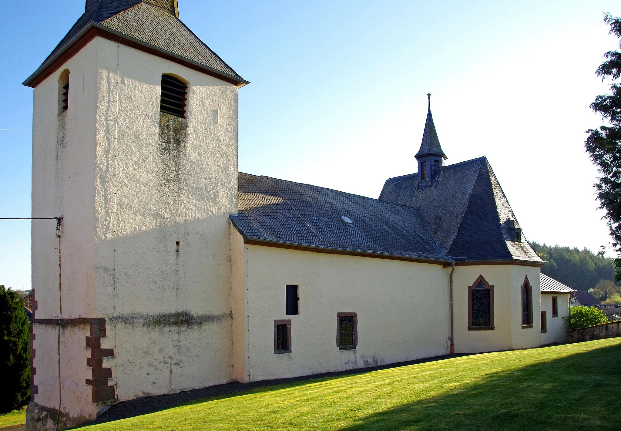 Photo showing: St. Jakobus (Niederhersdorf) von Nordosten