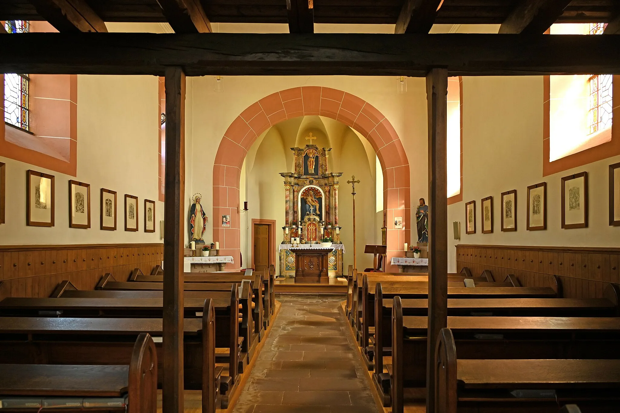 Photo showing: St. Nikolaus (Wilsecker), Innenraum mit Blick zum Altar