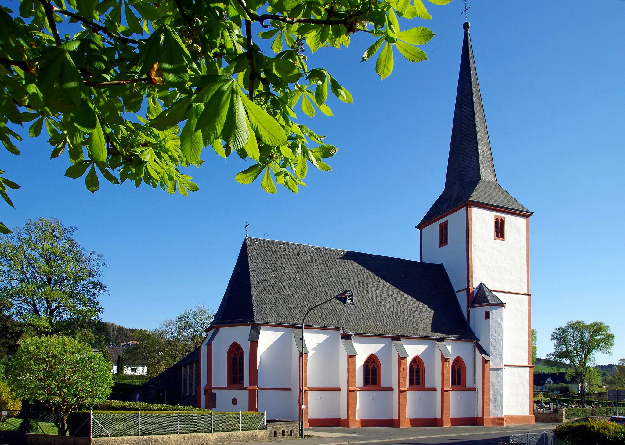 Photo showing: St. Leodegar und Unserer Lieben Frauen (Schönecken), Nordostseite