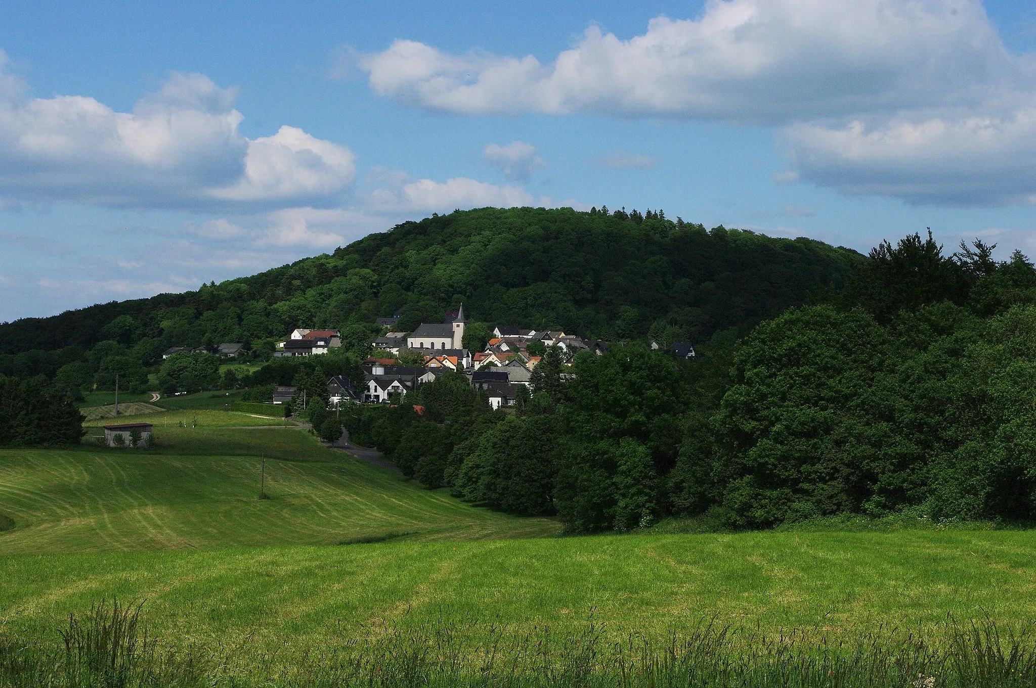 Photo showing: Aremberg sowohl die Ortschaft als auch der tertiäre Vulkankegel