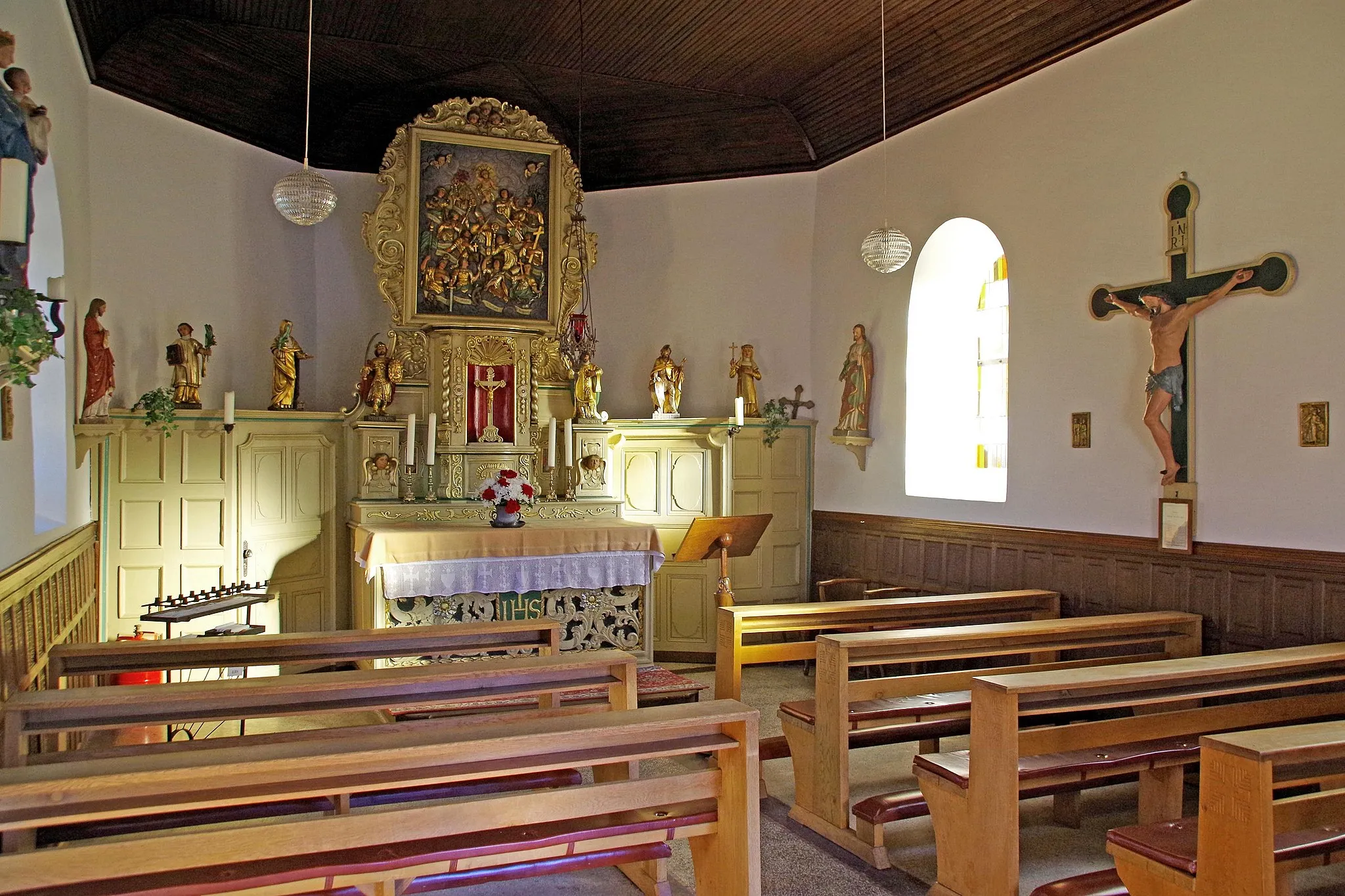 Photo showing: Sankt Quirinus (Bauler), Innenraum mit Barockaltar um 1700