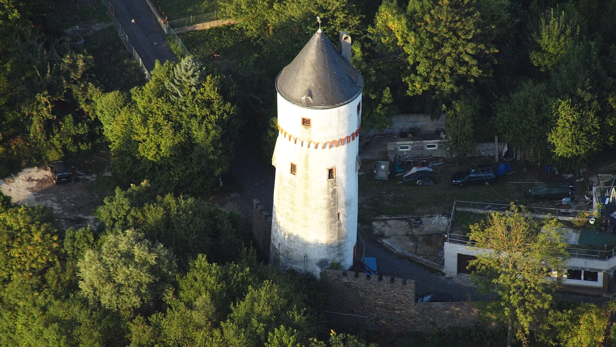 Photo showing: Münstermaifeld, Lauffenburg, auch Eulenturm oder Pulverturm, Luftaufnahme (2015)