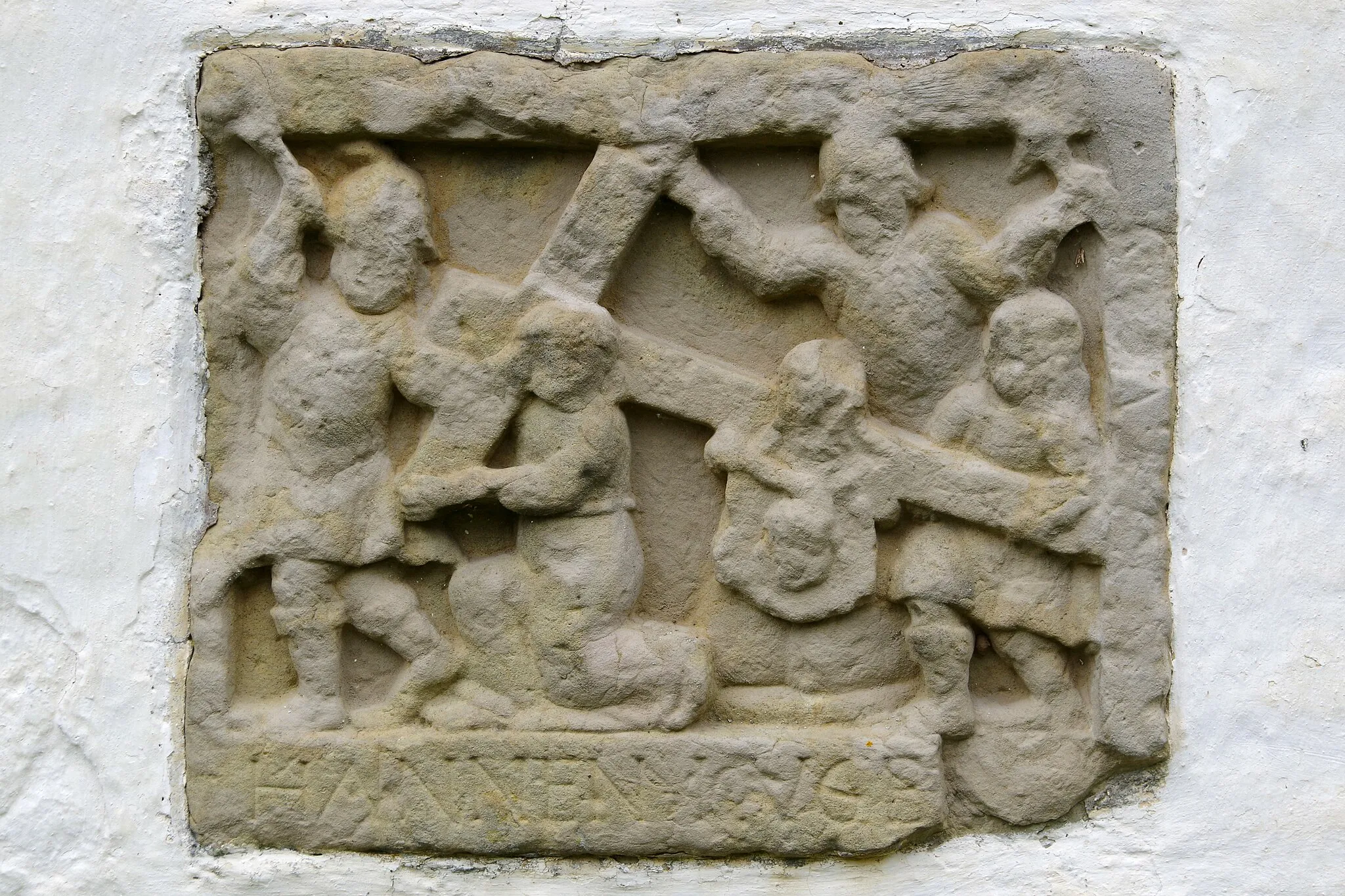 Photo showing: Wiersdorf (Eifel), frühbarocke Reliefs der Sieben Fußfälle in der Außenwand der Kirche, Jesus fällt unter dem Kreuz