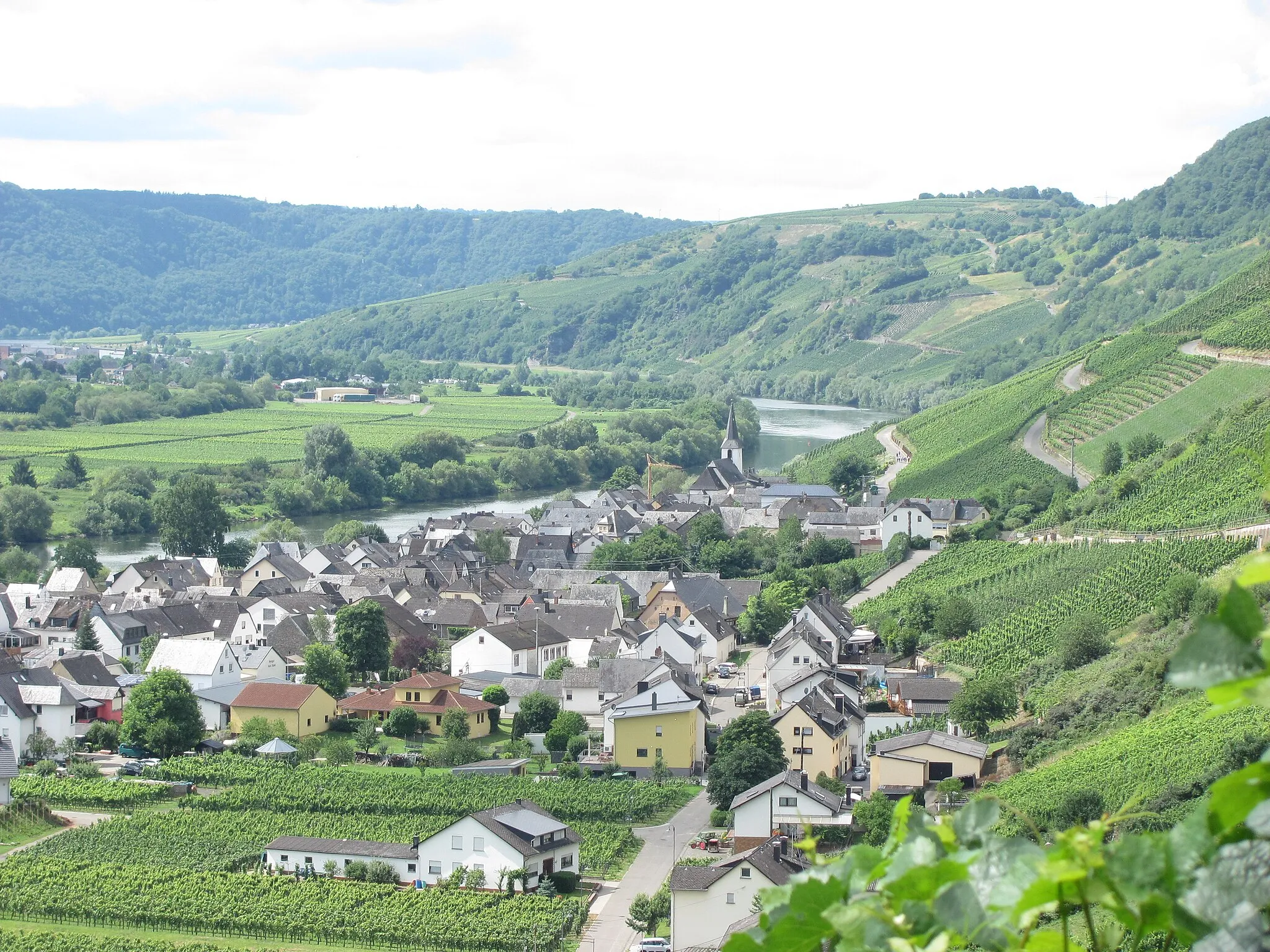 Photo showing: The village of Kesten along the Moselle river